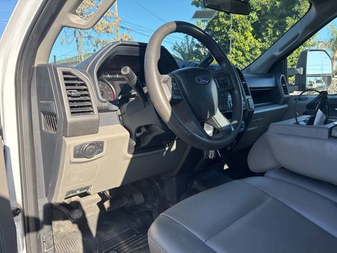 Used 2022 Ford F250 XL w/ Power Equipment Group image 5