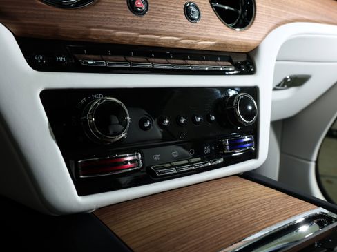 New 2026 Rolls-Royce Spectre image 26