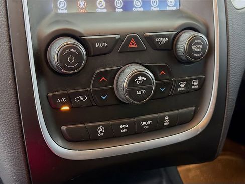 Used 2019 Dodge Durango SXT w/ 3rd Row Seating Group RWD image 18