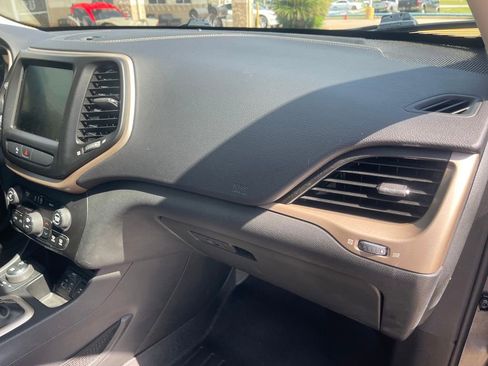 Used 2015 Jeep Cherokee Limited w/ Luxury Group AWD/4WD image 23