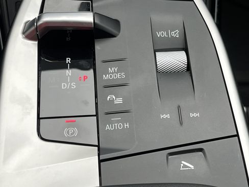 Used 2025 BMW X1 xDrive28i w/ M Sport Package image 9