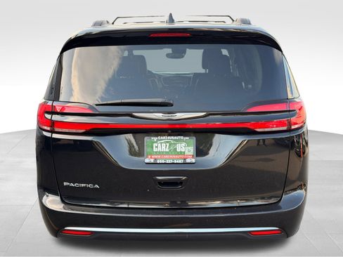 Used 2022 Chrysler Pacifica Touring-L FWD image 8
