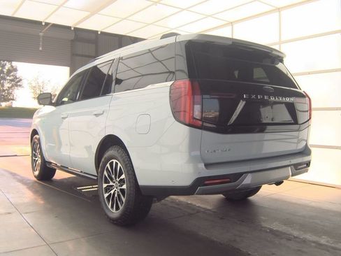 Used 2025 Ford Expedition Platinum AWD/4WD image 4