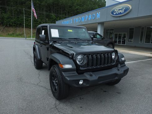 Used 2025 Jeep Wrangler Sport AWD/4WD image 1