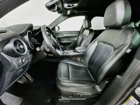 Used 2023 Alfa Romeo Stelvio Ti AWD/4WD image 13