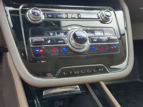 Used 2022 Lincoln Corsair AWD w/ Premium Package image 18