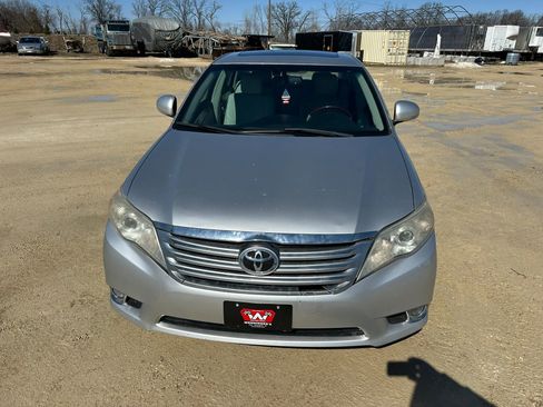 Used 2011 Toyota Avalon Limited image 3