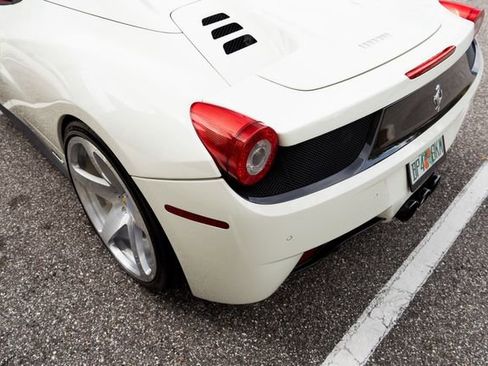 Used 2014 Ferrari 458 Spider image 17