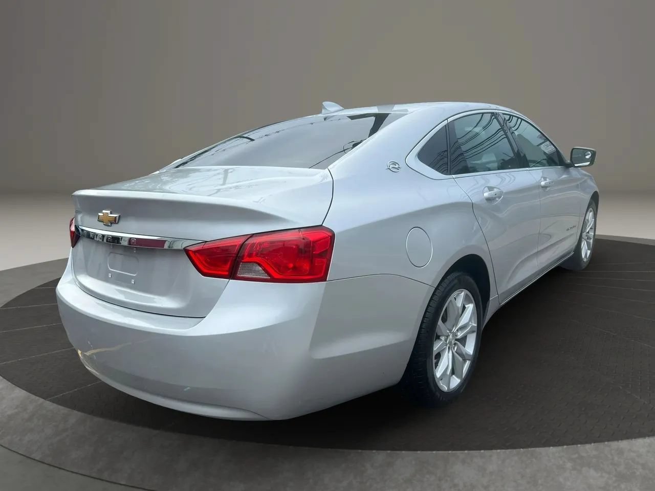 Used 2019 Chevrolet Impala LT FWD image 5