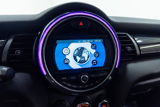 Used 2019 MINI Cooper 4-Door Hardtop w/ Storage Package FWD image 16