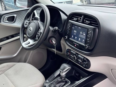 Used 2020 Kia Soul LX FWD image 5