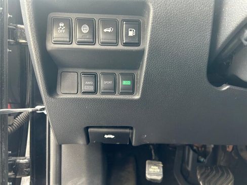 Used 2018 Nissan Pathfinder SL FWD image 19