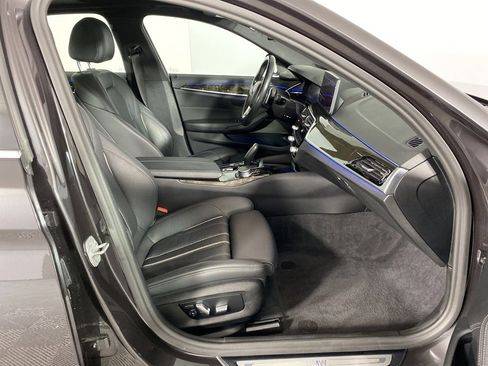 Used 2021 BMW 540i xDrive w/ Premium Package image 32