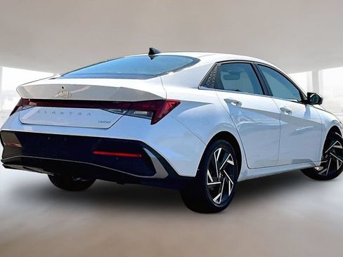 Used 2024 Hyundai Elantra Limited FWD image 6