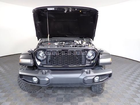 Used 2024 Jeep Gladiator Sport AWD/4WD image 10