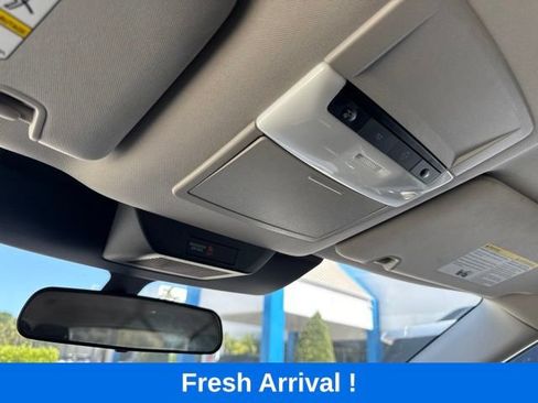 Used 2025 Nissan Pathfinder S FWD image 11