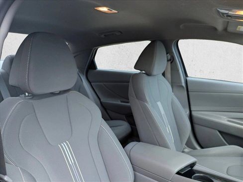 Used 2023 Hyundai Elantra SEL w/ Convenience Package FWD image 24