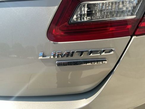 Used 2018 Ford Taurus Limited FWD image 31