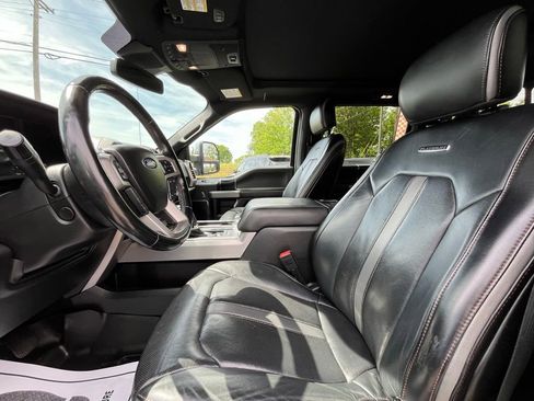 Used 2018 Ford F150 Platinum w/ Equipment Group 701A Luxury AWD/4WD image 19