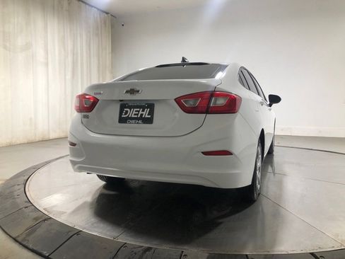 Used 2018 Chevrolet Cruze LS image 7