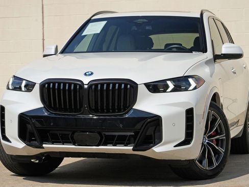 Used 2024 BMW X5 xDrive50e w/ M Sport Package AWD/4WD image 3
