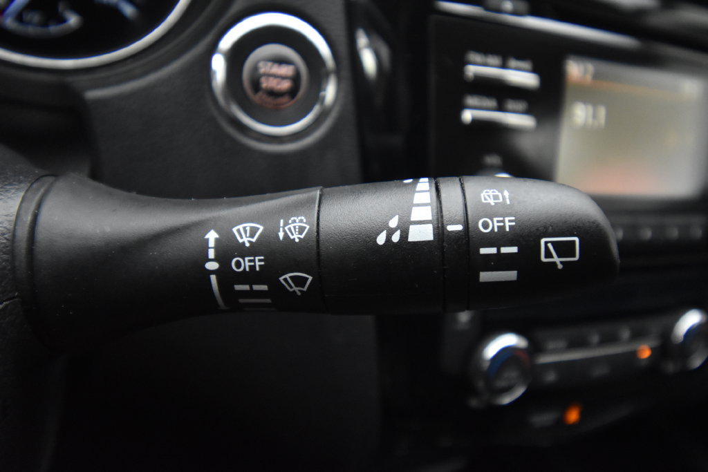 Used 2015 Nissan Rogue SV AWD/4WD image 30