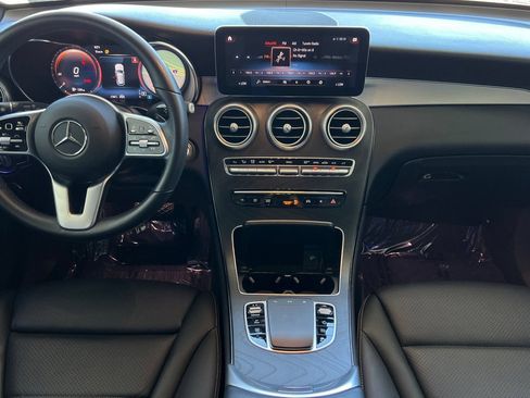Used 2021 Mercedes-Benz GLC 300 4MATIC image 3