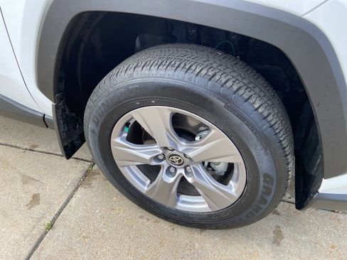 Used 2025 Toyota RAV4 XLE image 32