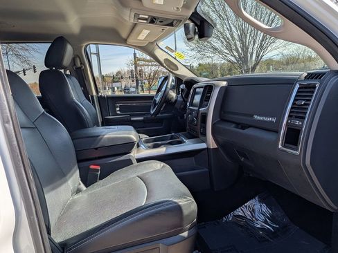 Used 2016 RAM 3500 Laramie w/ Convenience Group AWD/4WD image 18
