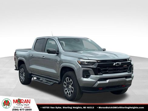 Used 2025 Chevrolet Colorado Z71 w/ Technology Package AWD/4WD image 7