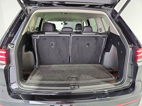 Certified 2023 Volkswagen Atlas SE w/ Black Wheel Package FWD image 12