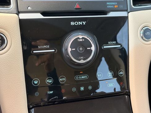 Used 2019 Ford Taurus Limited FWD image 28