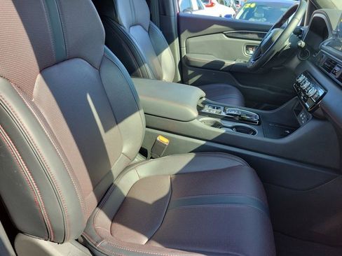 Certified 2025 Honda Pilot Black Edition image 6
