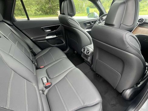 Used 2026 Mercedes-Benz GLC 300 4MATIC image 12