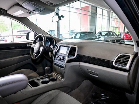 Used 2012 Jeep Grand Cherokee Laredo w/ Laredo E Group AWD/4WD image 23
