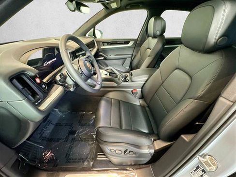 Used 2026 Porsche Cayenne AWD/4WD image 5