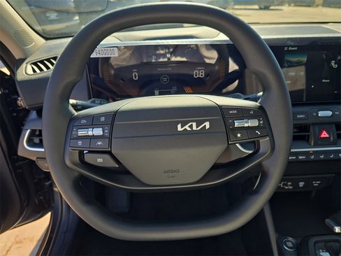New 2025 Kia K4 LXS image 31