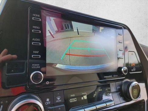 Used 2020 Toyota Highlander XLE FWD image 23