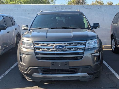 Used 2018 Ford Explorer XLT image 3