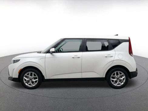 Used 2025 Kia Soul LX w/ LX Technology Package FWD image 4