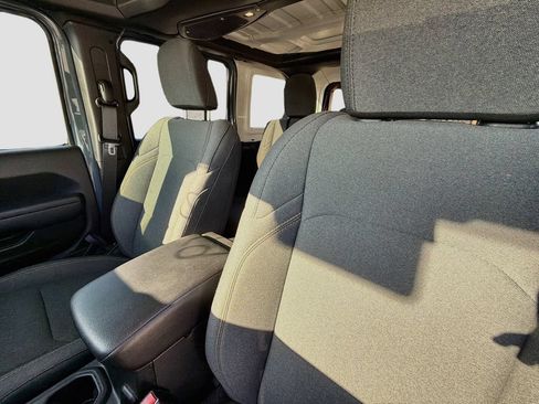 Used 2024 Jeep Wrangler Unlimited AWD/4WD image 9