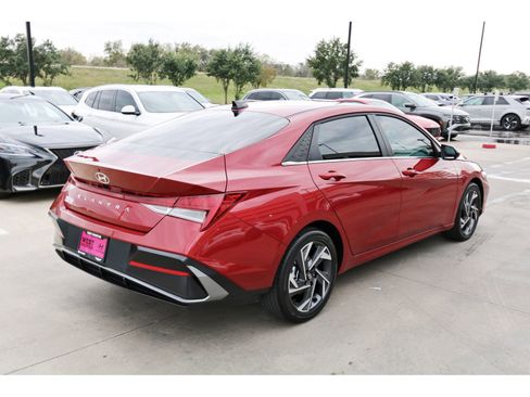 Certified 2025 Hyundai Elantra SEL image 7