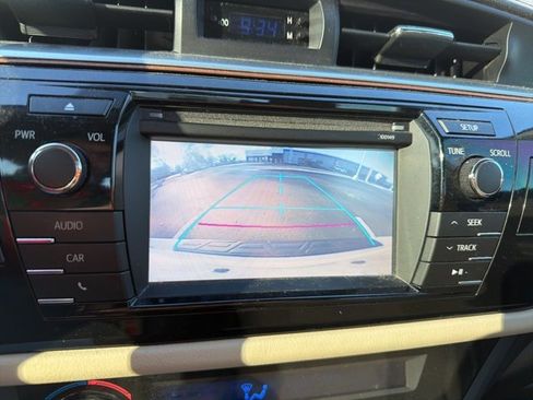 Used 2015 Toyota Corolla LE image 14