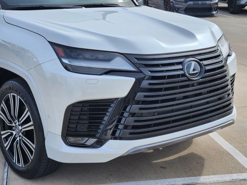 Certified 2025 Lexus LX 700h Luxury image 7