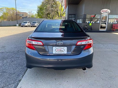Used 2012 Toyota Camry SE image 3
