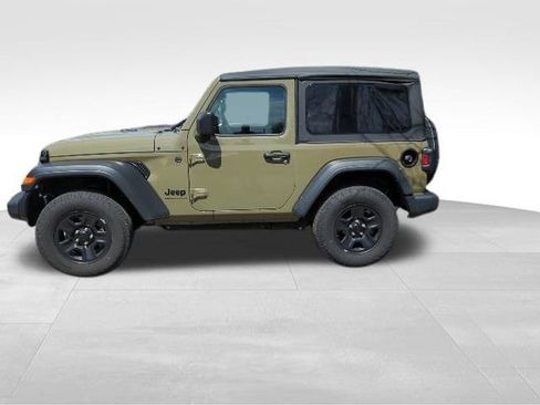 Used 2025 Jeep Wrangler Sport image 3