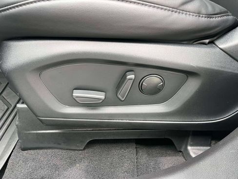 Used 2023 Ford Explorer XLT w/ Equipment Group 202A RWD image 29