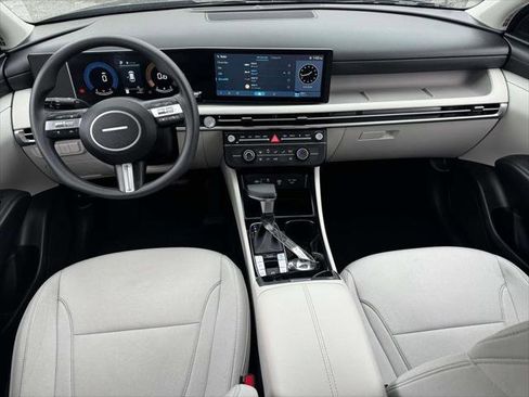 Used 2025 Hyundai Tucson SE FWD image 12