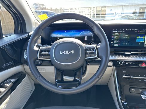 Used 2023 Kia Carnival SX Prestige image 20