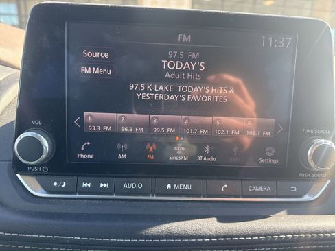 Used 2021 Nissan Rogue SV image 13